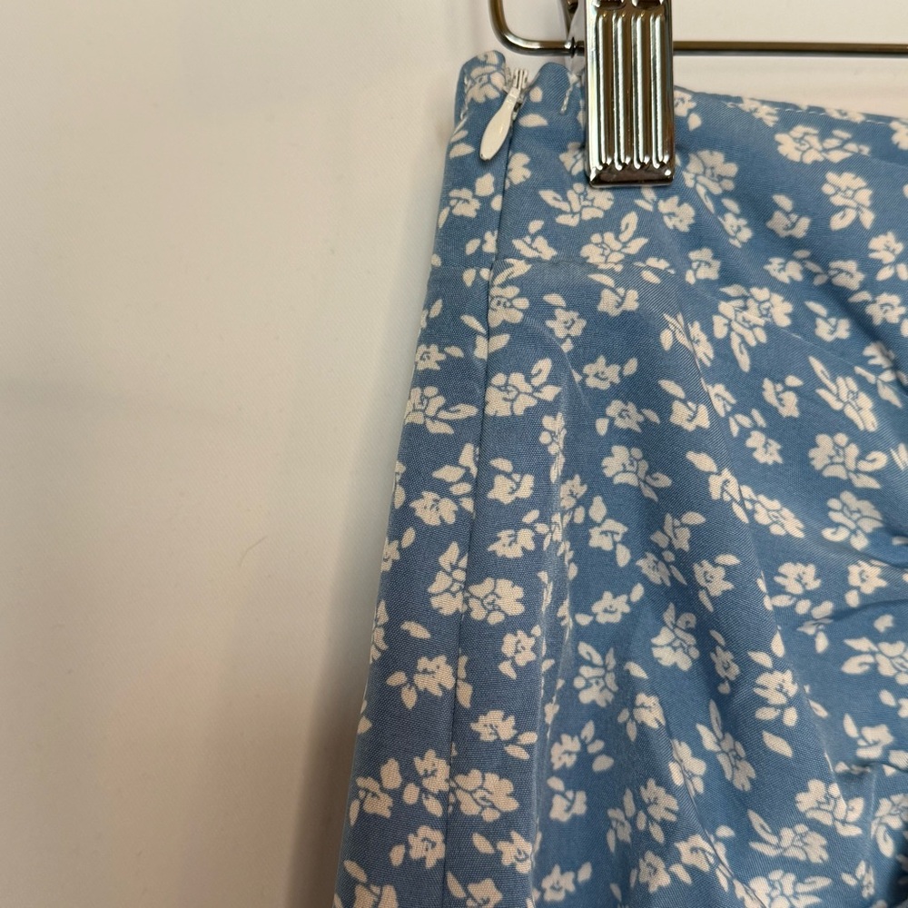 Cider Blue and White Floral Skirt with Adjustable Cinch Size Small - Picture 5 of 7